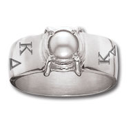 Sleek Ring with Cultured Pearl
